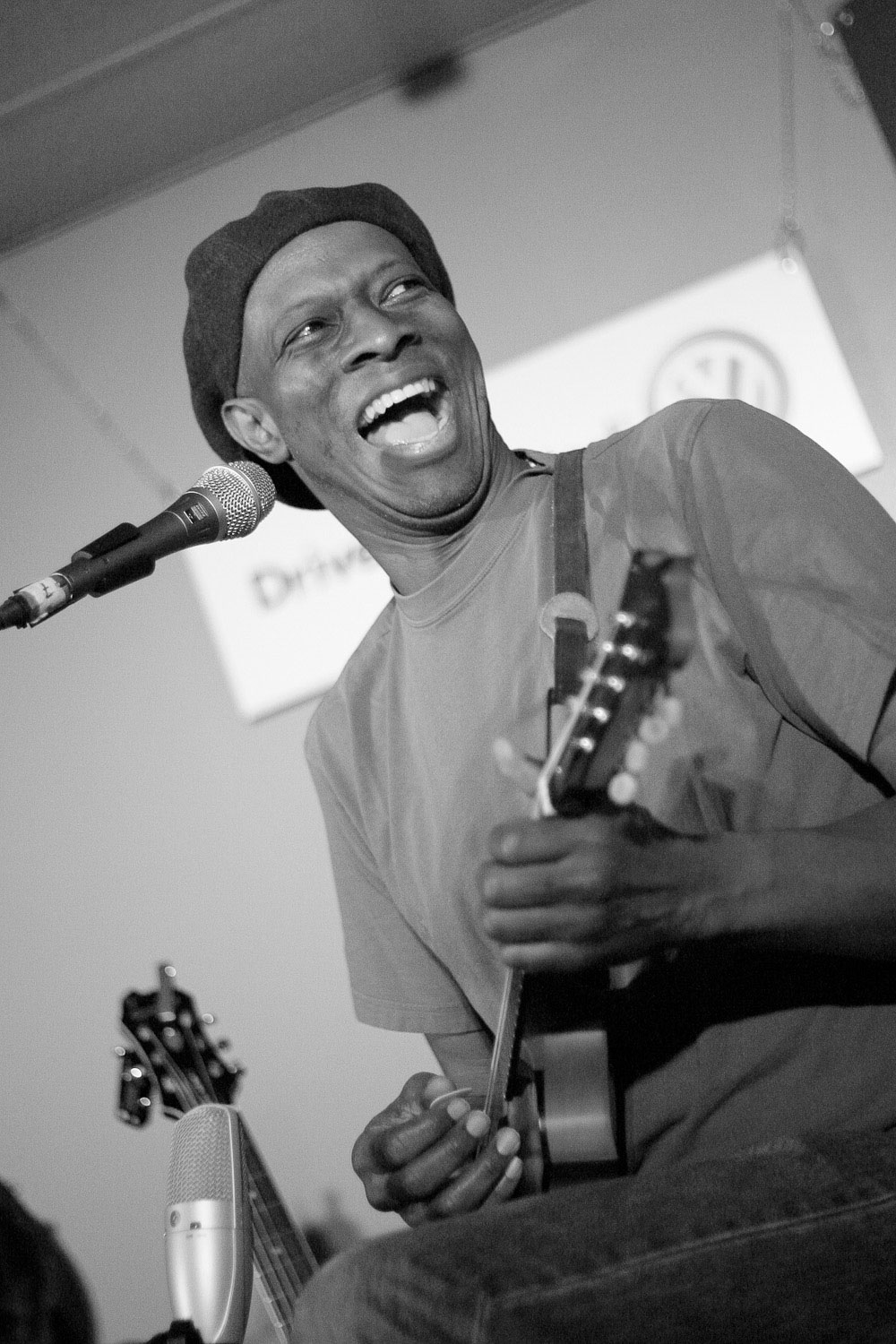 Keb' Mo', blues musician, sings and plays at KINK.fm 102