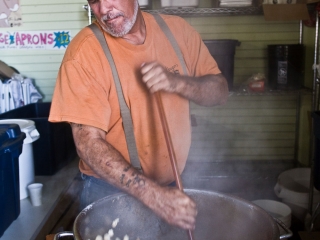 Gary Abraham, owner of the Rolling Donut, making kettle corn at Kruger's Farm in Oregon.