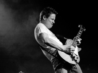 Jonny Lang playing guitar in Portland Oregon.
