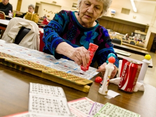 Polly Craft plays bingo on Lombard
